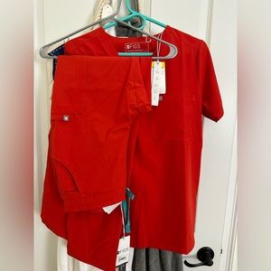 Figs awesome red. Yola skinny. Catarina top. Small